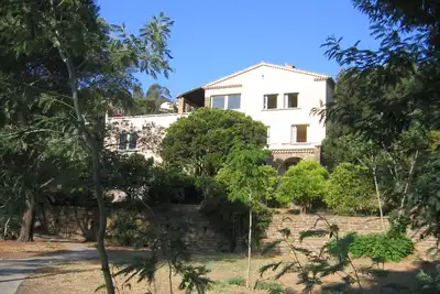 Image de Saint Clair plus belle plage de sable fin du Lavandou, appartement dans villa