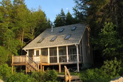 Image de Belle Lakeside Cottage sur Spring River Lake dans le Maine