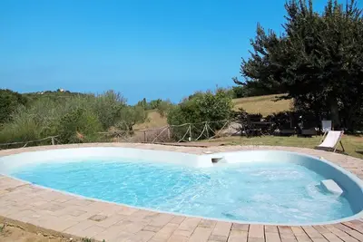 Image de Appartement avec climatisation, Wifi, piscine, Tv, patio, animaux admis, vue panoramique, parking