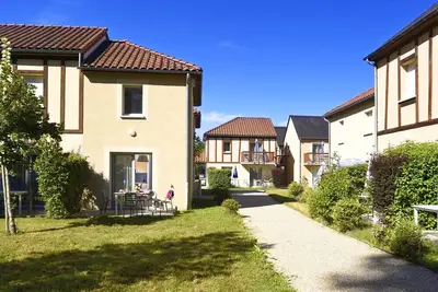 Image de Maisonnette Confortable | Accès PIscine + Kitchenette Équipée