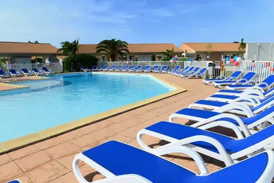 Image de Studio Abordable et Spacieux | Accès Terrain de Tennis!