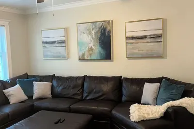 Image de Spacious 2nd fl 4 bedroom 2 bath apartment