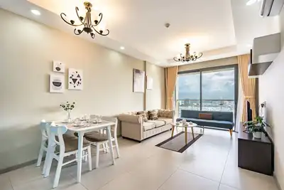 Image de The Goldview Residence - Deluxe Apartments - Salle de sport \/ piscine et navette aéroport gratuits
