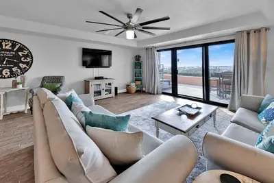 Image de L'un des plus grands condos 2 Bd, 2Ba à Destin, immense patio donnant sur le golfe