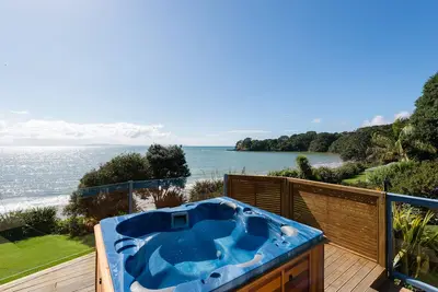 Image de By the Bay Beachfront Apartments