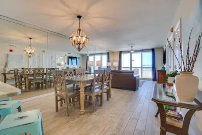 Image de Plaisir Au Soleil :) Direct Beachfront Paradise! Plage, piscines, bains à remous et plaisir!