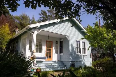 Image de Cottage de charme au centre-ville de Bolinas
