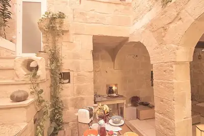 Image de Comme Authentic As It Gets, Expérience A Double Walled Stone House 1er Main