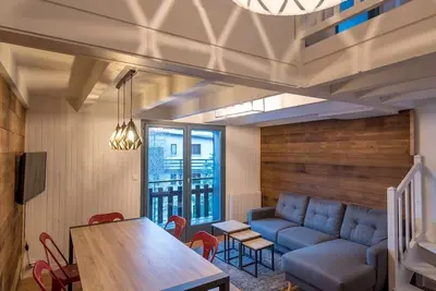 Image de Duplex 80m2 refait à neuf dans chalet. Possibilité départ ski aux pieds