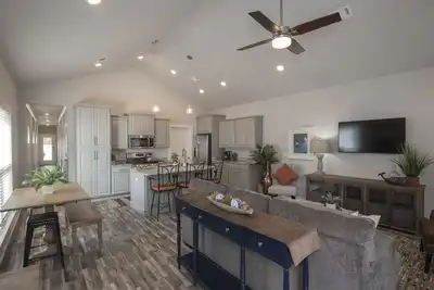 Image de Superbe nouvelle construction! Centre-ville de Pensacola! !