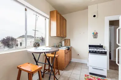 Image de Élégant et spacieux West Oakland Flat près de Bart!