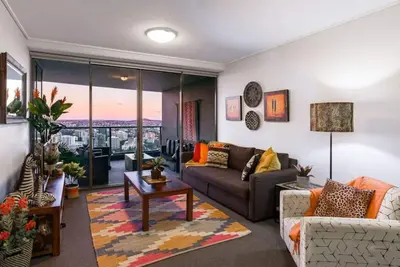 Image de Cbd African Charm * Vue sur le pont et la rivière * Balcon * Parking * Wifi * Netflix * Piscine