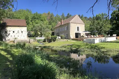 Image de Moulin de la Rochette avec grange des fetes.