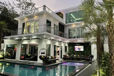 Un complexe unique de Villas de luxe comprennent trois étages Villas avec 4-5 chambres à coucher