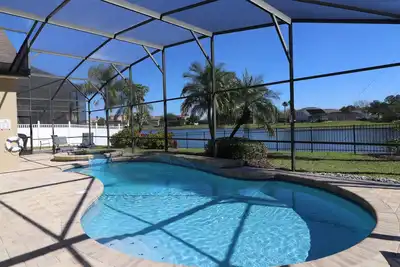 Image de Star Lakeshore, Formosa Gardens - villa de luxe au bord du lac, 7ft Spa