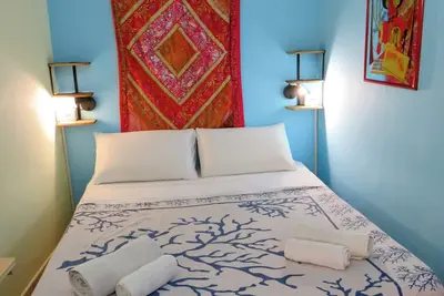 Image de City centre room close to the seafront