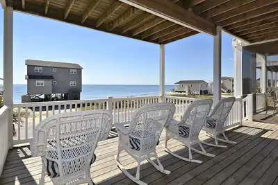 Image de Belle maison de 5 Br avec piscine privée et ascenseur. En face de l'océan