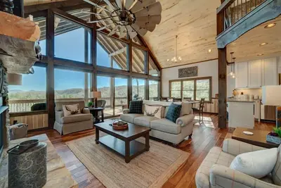 Image de Bear Claw Cabin - Trois foyers | Nouveau décor | Randonnée aux cascades