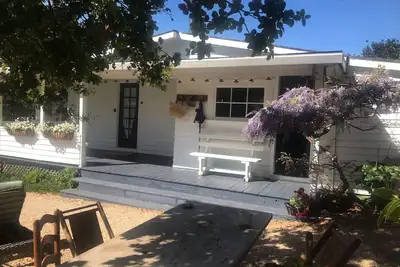 Petit chalet rustique avec jardin