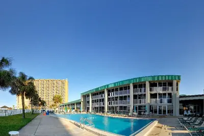 Image de Condo-Beachfront on Hwy 98 across from Big Kahuna Waterpark!