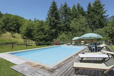 Image de Agréable appartement dans une maison de vacances avec piscine, Wifi, Tv, terrasse et parking