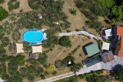 Image de Joli appartement dans une maison de vacances avec Wifi, piscine privée, Tv, terrasse et parking