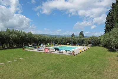 Confortable appartement avec piscine, Wifi, terrasse, animaux admis, vue panoramique et parking
