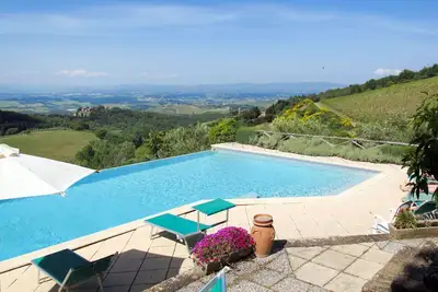Image de Joli appartement dans une maison de vacances avec Wifi, piscine, Tv, patio, vue panoramique, parking