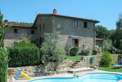 Image de Agréable appartement dans une maison de vacances pour 4 personnes avec piscine, Wifi et parking