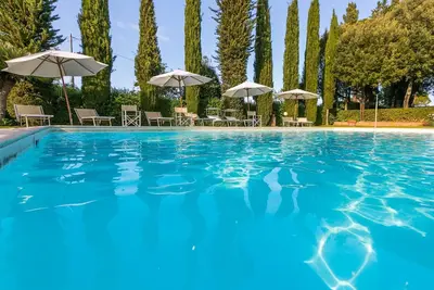 Image de Appartement dans une maison de vacances avec Wifi, piscine, Tv, patio, animaux admis, parking