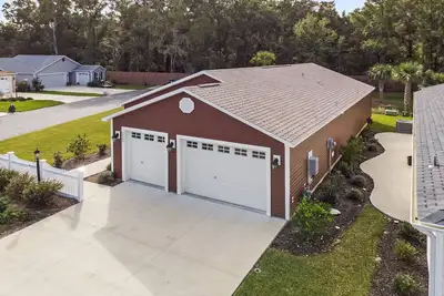 Image de Hill Street Haus - Cet endroit spécial que vous appelez chez vous dans les villages