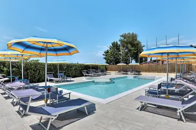 Image de Confortable appartement avec Wifi, climatisation, piscine, Tv, patio, animaux admis et parking