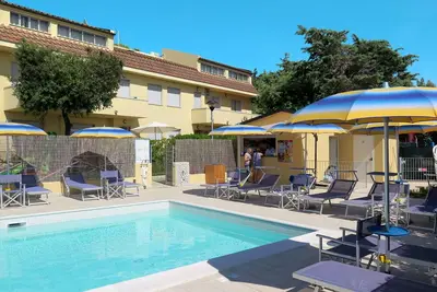 Image de Agréable appartement avec Wifi, piscine, climatisation, Tv, patio, animaux admis et parking