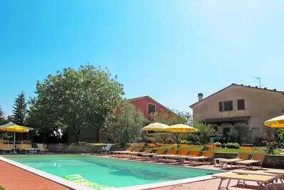 Image de Bel appartement dans une maison de vacances avec Wifi, piscine, Tv, patio et parking