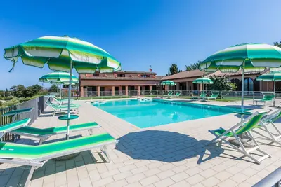 Image de Agréable appartement pour 4 personnes avec Wifi, climatisation, piscine, Tv, balcon et parking