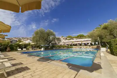 Image de Bel appartement dans une maison de vacances avec climatisation, Wifi, piscine, Tv, terrasse, parking