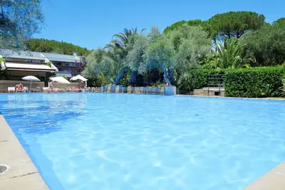 Image de Bel appartement dans une maison de vacances avec piscine, Wifi, climatisation, Tv, terrasse, parking