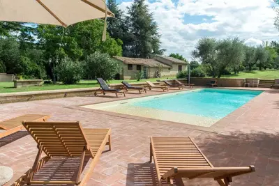 Image de Agréable appartement avec climatisation, Wifi, piscine, Tv, patio, animaux admis et parking