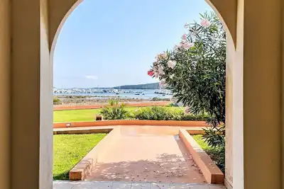 Image de Agréable appartement avec Wifi, climatisation, Tv, terrasse, animaux admis et parking