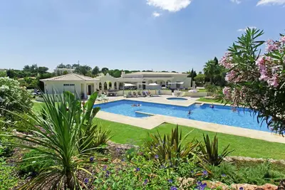 Image de Merveilleuse maison de vacances avec climatisation, Wifi, piscine, Tv, terrasse et parking