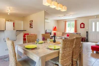 Image de Belle maison de vacances privée avec Wifi, climatisation, Tv, patio, animaux admis, parking