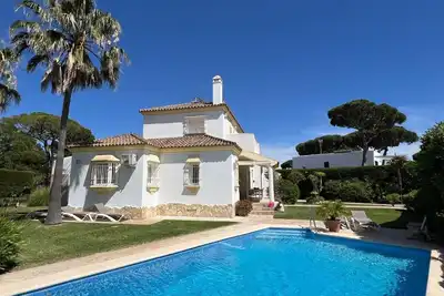 Image de Roche - charmante villa Ă seulement 10 minutes Ă pied de la plage avec piscine