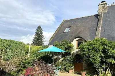 Image de Cottage en pierre ancienne avec bain Ă remous
