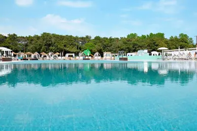 Image de Confortable appartement avec climatisation, piscine, Wifi, Tv, terrasse et animaux admis