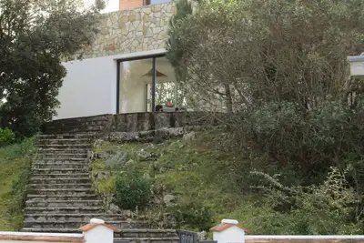 Image de Maison au cadre verdoyant avec vue sur lac et à 80m de ses plages!