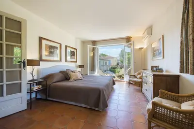 Image de Bel appartement spacieux au centre du village, très calme et ensoleillé