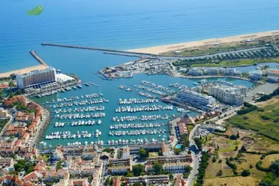 Image de Attila  sur plage proche de la Marina