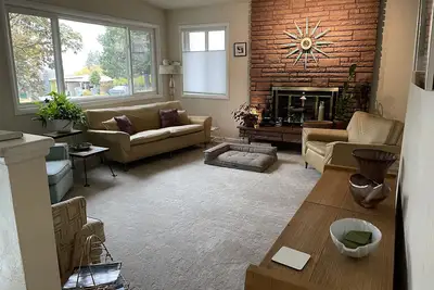 Image de Family Sized & Pets, North End Foothills Mid-Century Modern near Bogus Basin