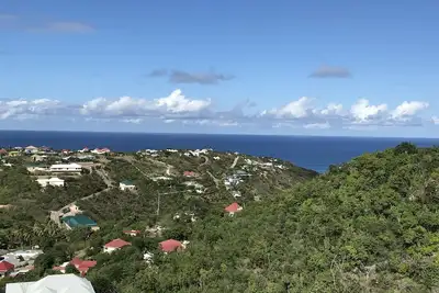 Image de grand appartement, vue océan