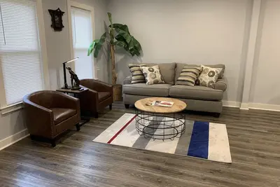 Image de High Style, Plush Midtown Duplex Ă Overton Square